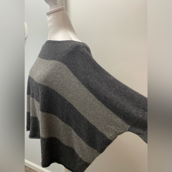 Vince Cashmere Crew Neck Sweater - Picture 5 of 9